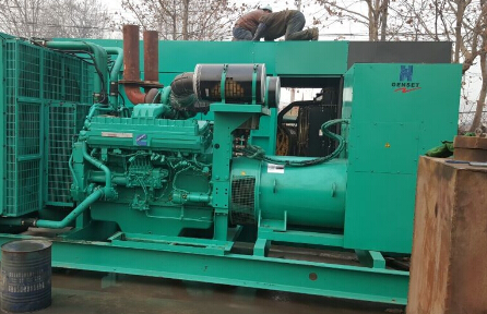 蔡甸发电机组如何判断水冷式机油散热器内部是否需要清洗？